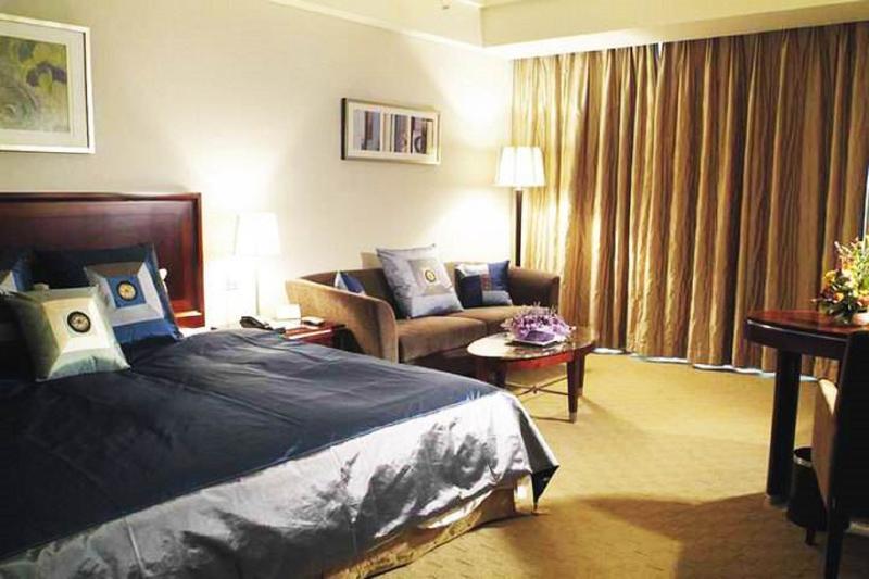Hotel Chateau De Luze 3*
